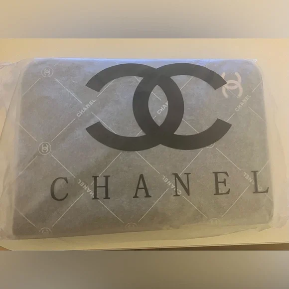 Luxe Quilted “fashion” Passport Holder with Gold Accent - Picture 3 of 9